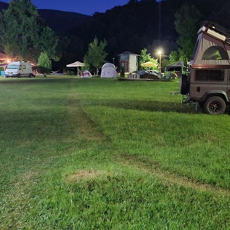 Hotel Auto Kamp Lav Kulen Vakuf Exteriér fotografie