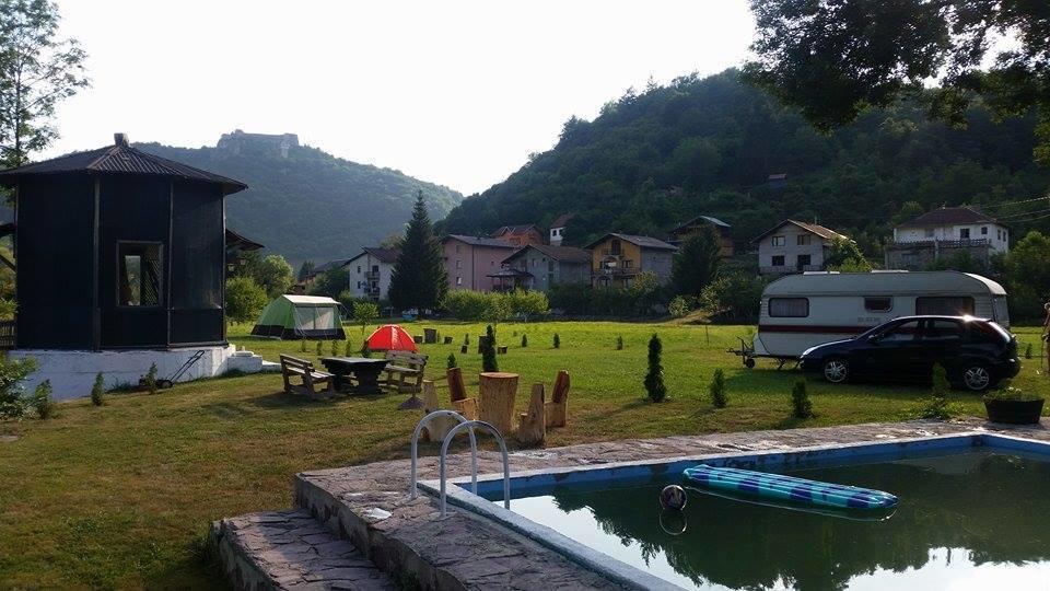 Hotel Auto Kamp Lav Kulen Vakuf Exteriér fotografie