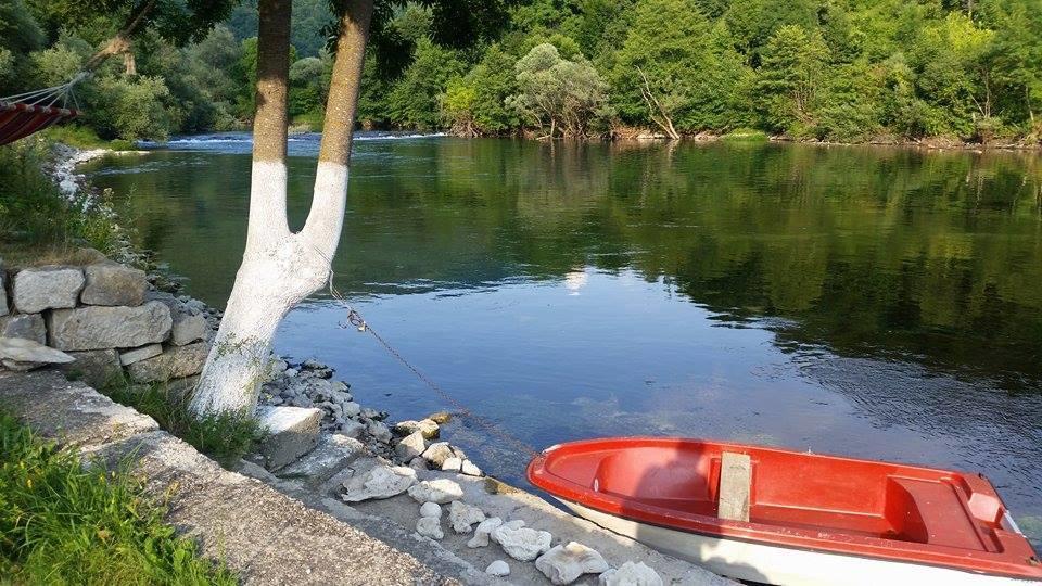 Hotel Auto Kamp Lav Kulen Vakuf Exteriér fotografie
