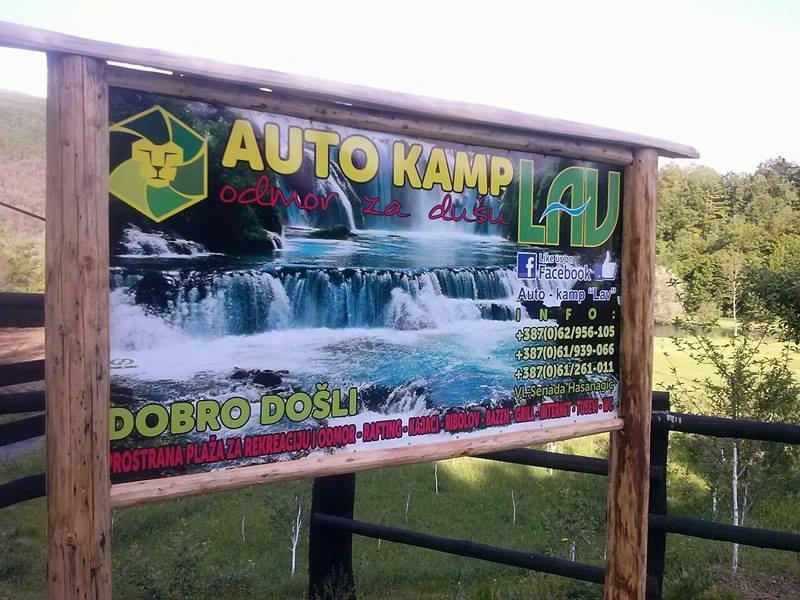 Hotel Auto Kamp Lav Kulen Vakuf Exteriér fotografie