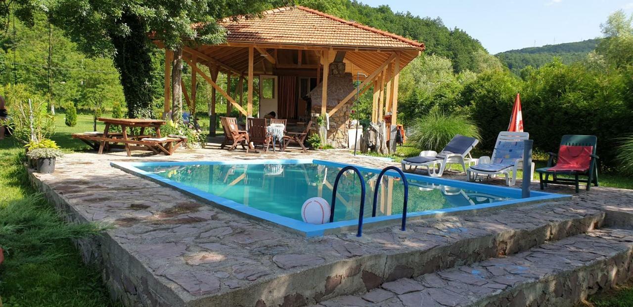 Hotel Auto Kamp Lav Kulen Vakuf Exteriér fotografie