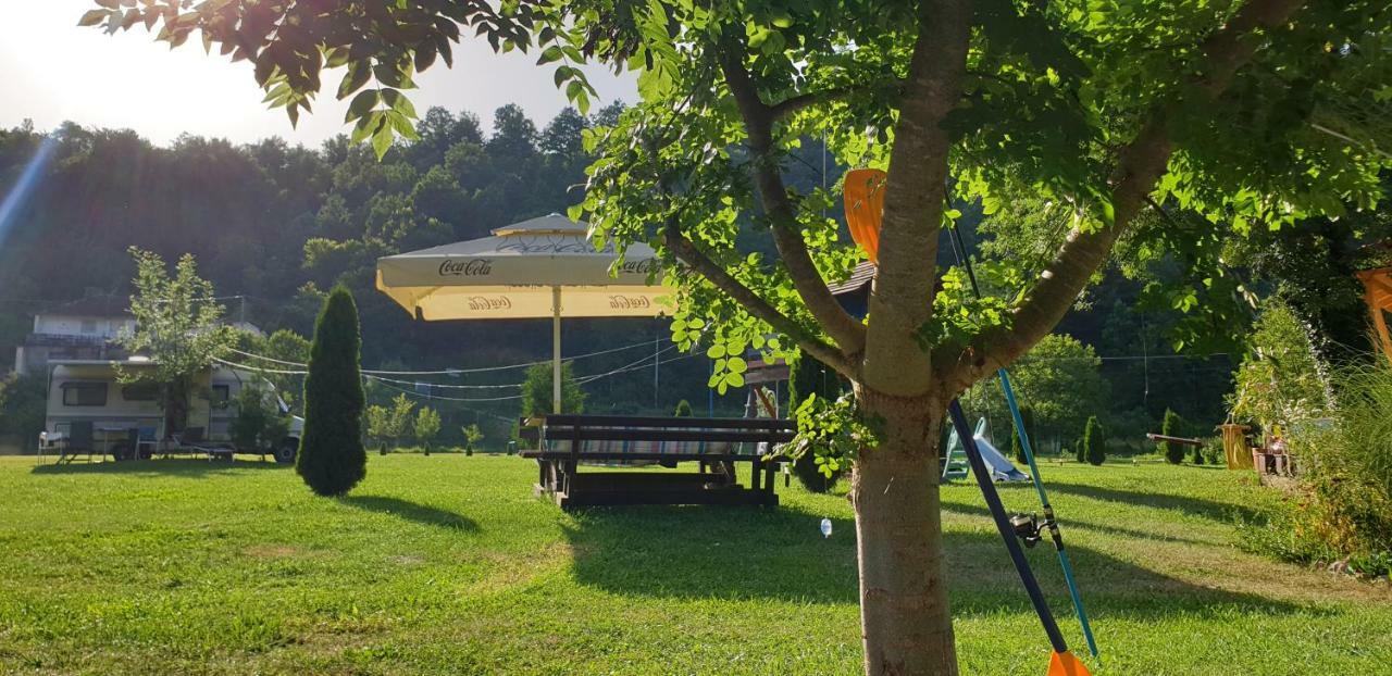 Hotel Auto Kamp Lav Kulen Vakuf Exteriér fotografie